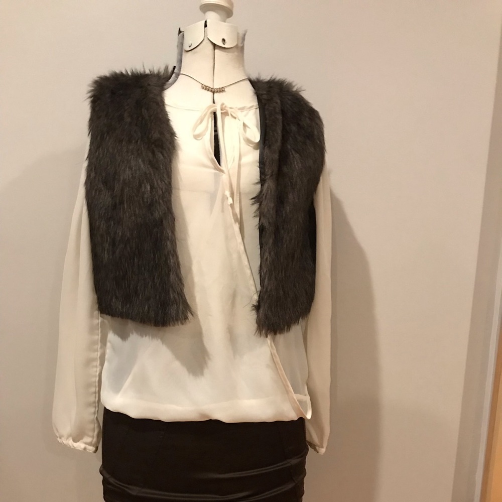 Faux fur cropped vest